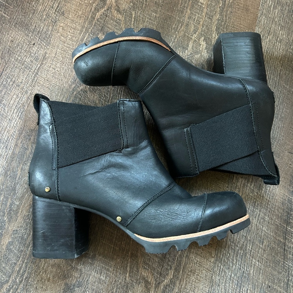 Sorel Black Leather Chunky Chelsea Boots